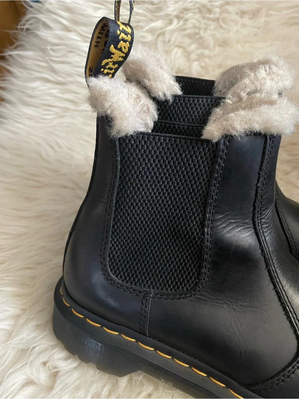 Doc Marten’s 2976 Leonore Faux Fur Lined Chelsea Boots— Black Size 7